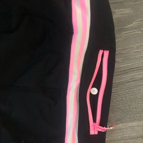 LULULEMON ATHLETICA - Run/Yoga Crop || sz 6 - Picture 2 of 3